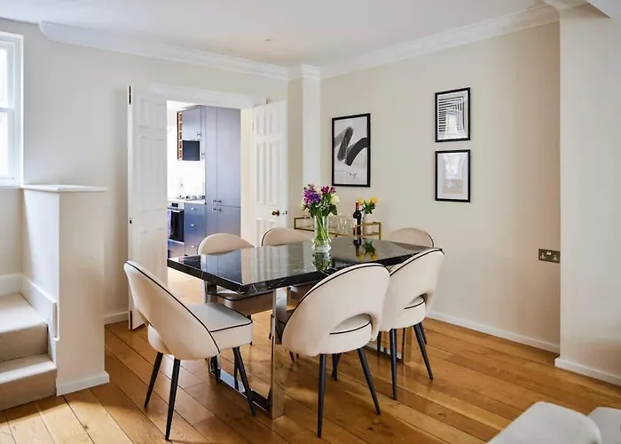 The South Kensington Wonder - Trendy 3Bdr House With Garden